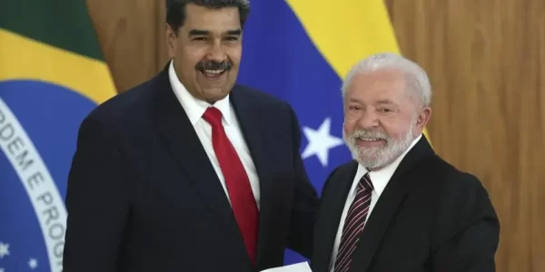 Exministros de Chávez cuestionan declaraciones de Lula sobre autoritarismo en Venezuela